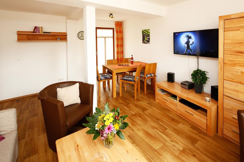 Ferienwohnung Morgensonne Am Kurpark Bad Berka - Parkplatz - Spielplatz - Wlan - 2 Schlafzimmer 객실 사진